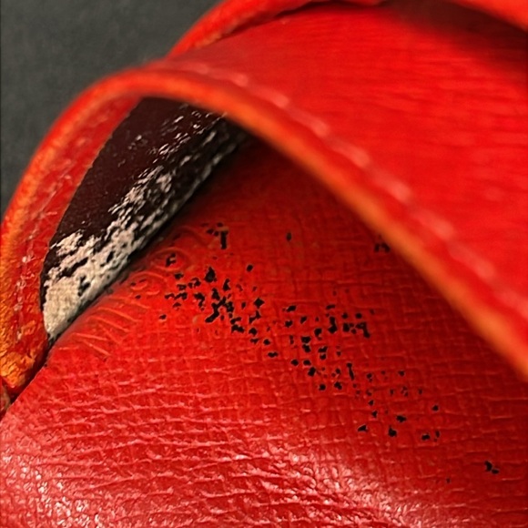 Louis Vuitton red epi kiss lock - Picture 9 of 9